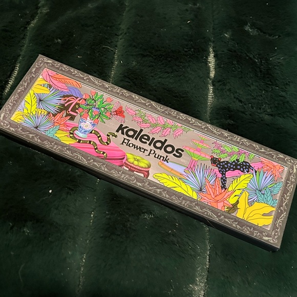 Kaleidos Flower Punk Palette - Picture 2 of 5